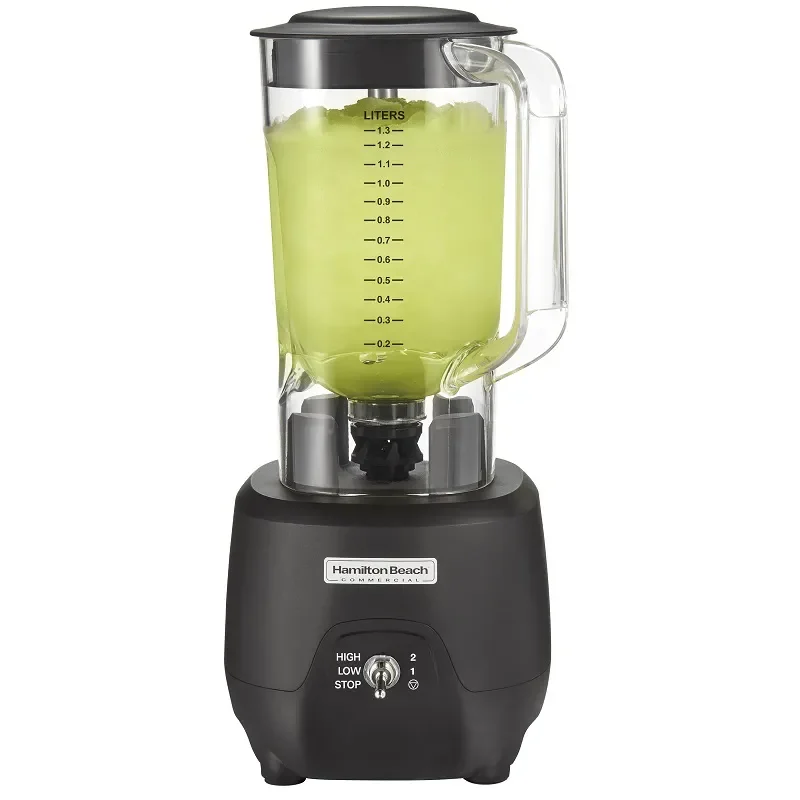 Licuadora negra con vaso transparente y contenido verde.